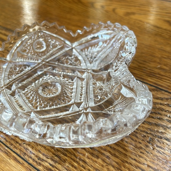 Imperial Glass Co. NUCUT glass heart shaped crystal nut dish. Clear sawtooth rim - Picture 5 of 9